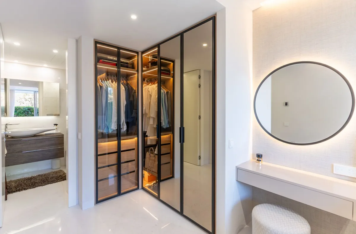 e704fda6-c27c-4fce-8387-d44f35595636