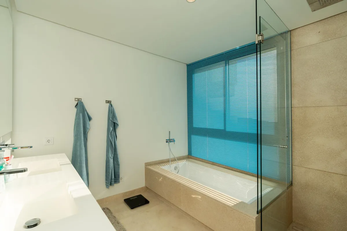 c516dd75-31d3-4f4d-abc7-4b09d4402dd4