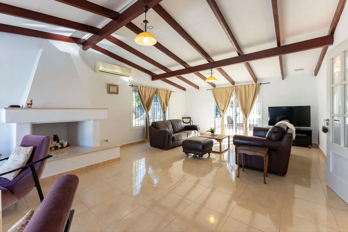 4daca268-b5fb-4ad5-82b9-6836fde72f30