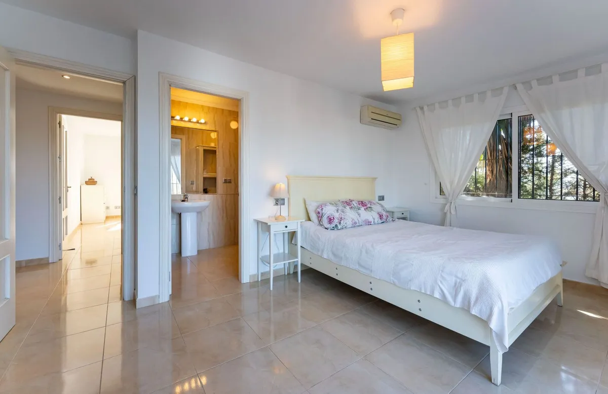 7e504bb8-7984-4e3b-bb2c-454b35e97181