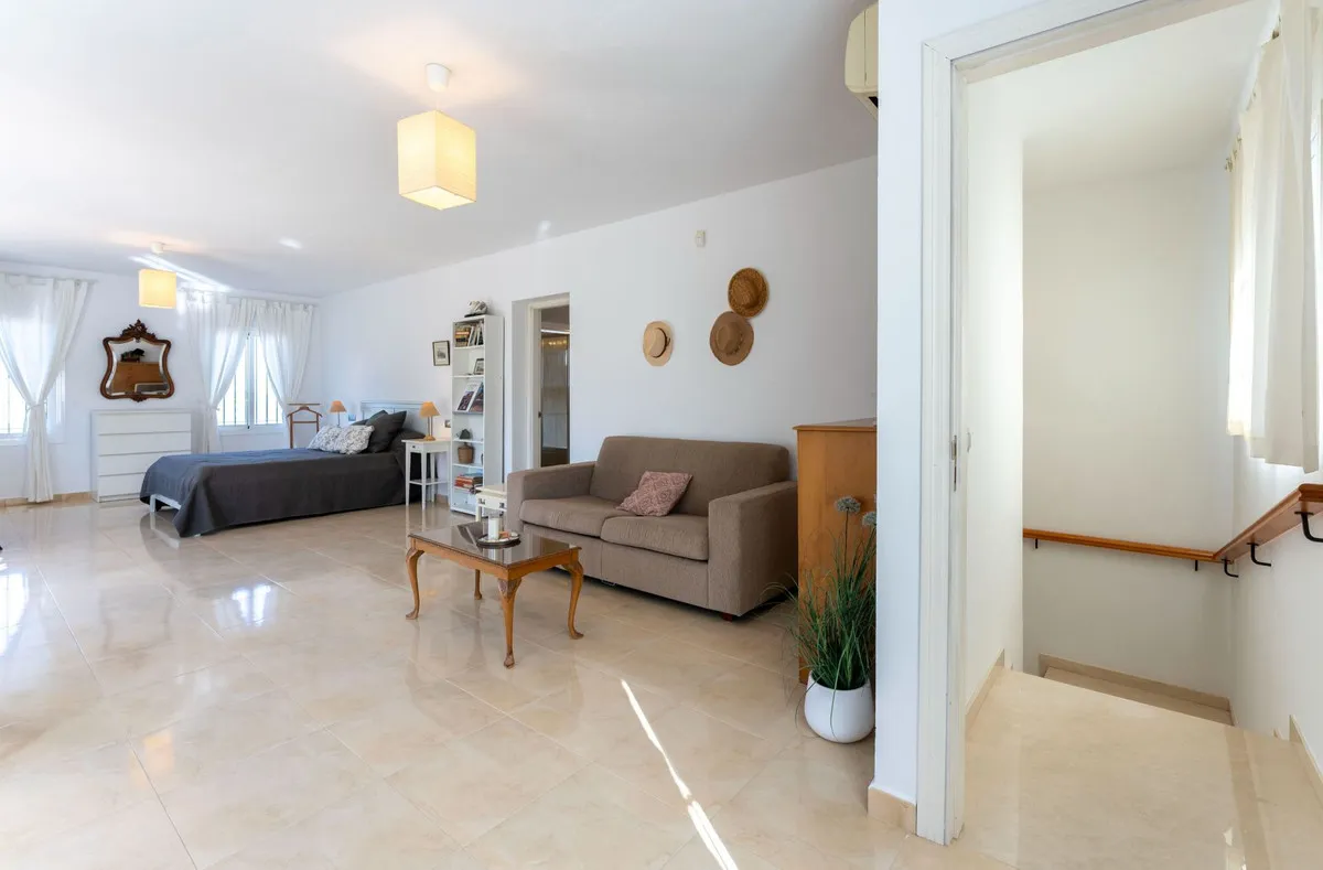 99e01bfb-7b14-4264-b229-31934c234185