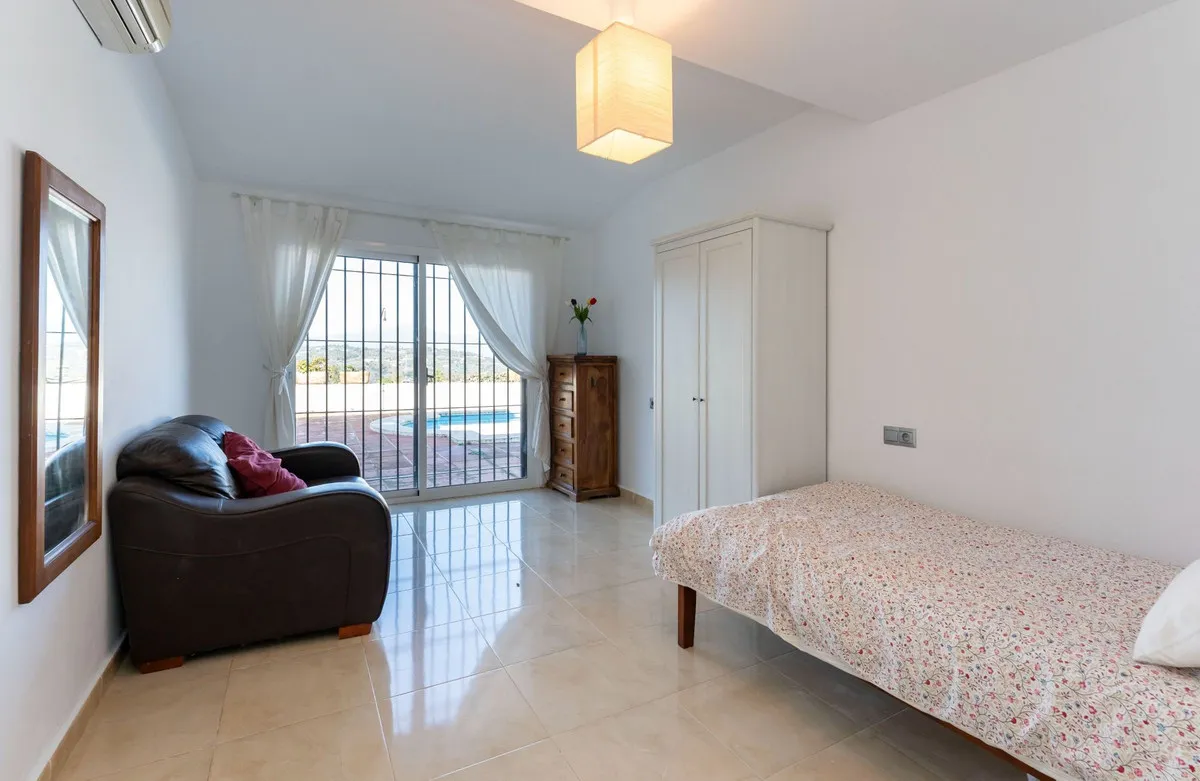 dc182777-b828-4cbf-8e67-748d1466c4e7