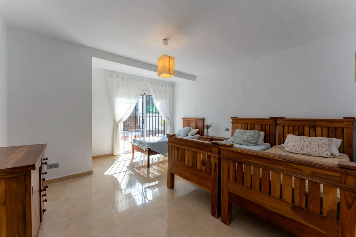 ddf2b2ba-ed33-4bb3-a8cd-2b8d842fd392