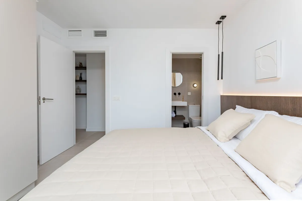 94051d95-a5b6-4f58-8da9-d85f6be206e4