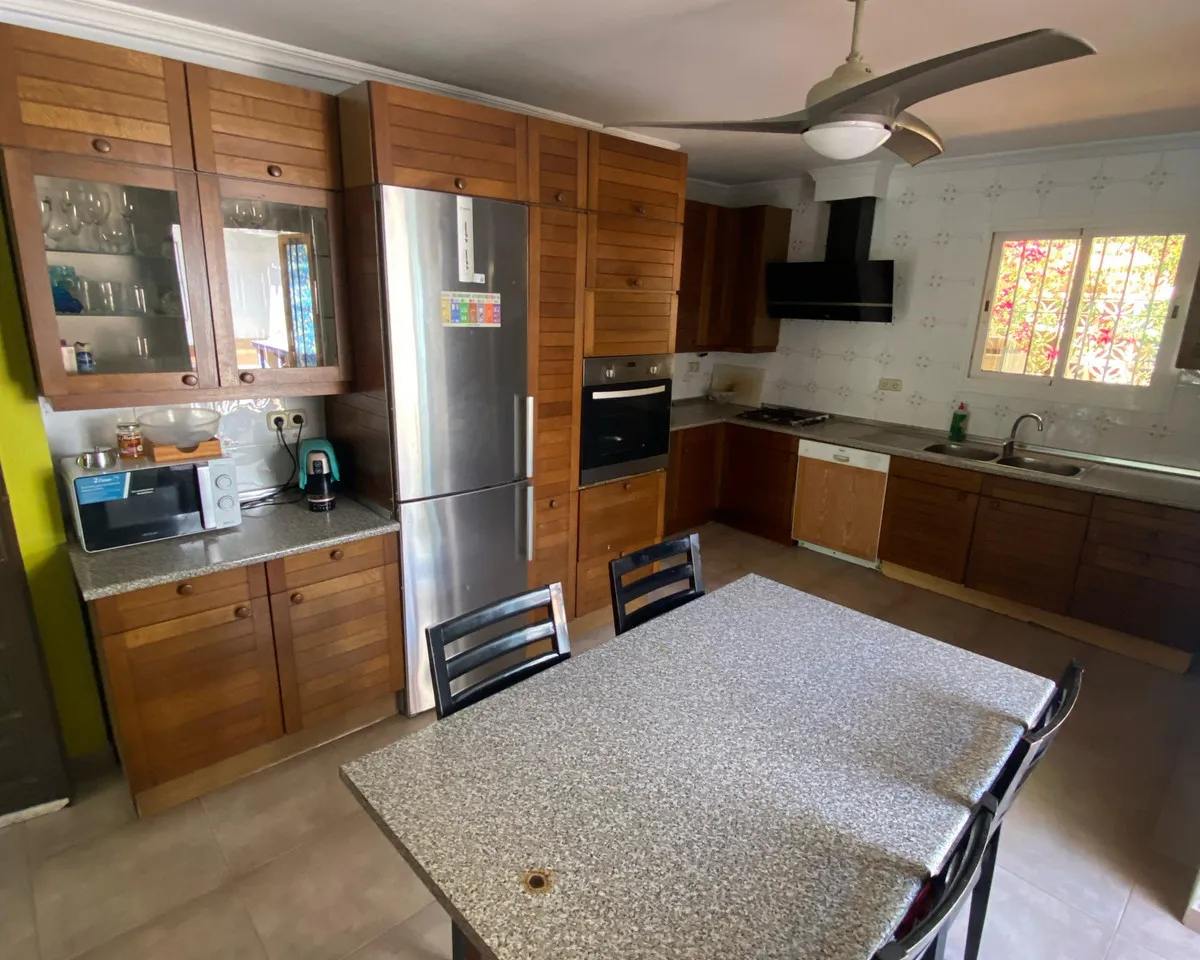 ef53ec3d-e4d0-4e09-9ff2-39a086785f79