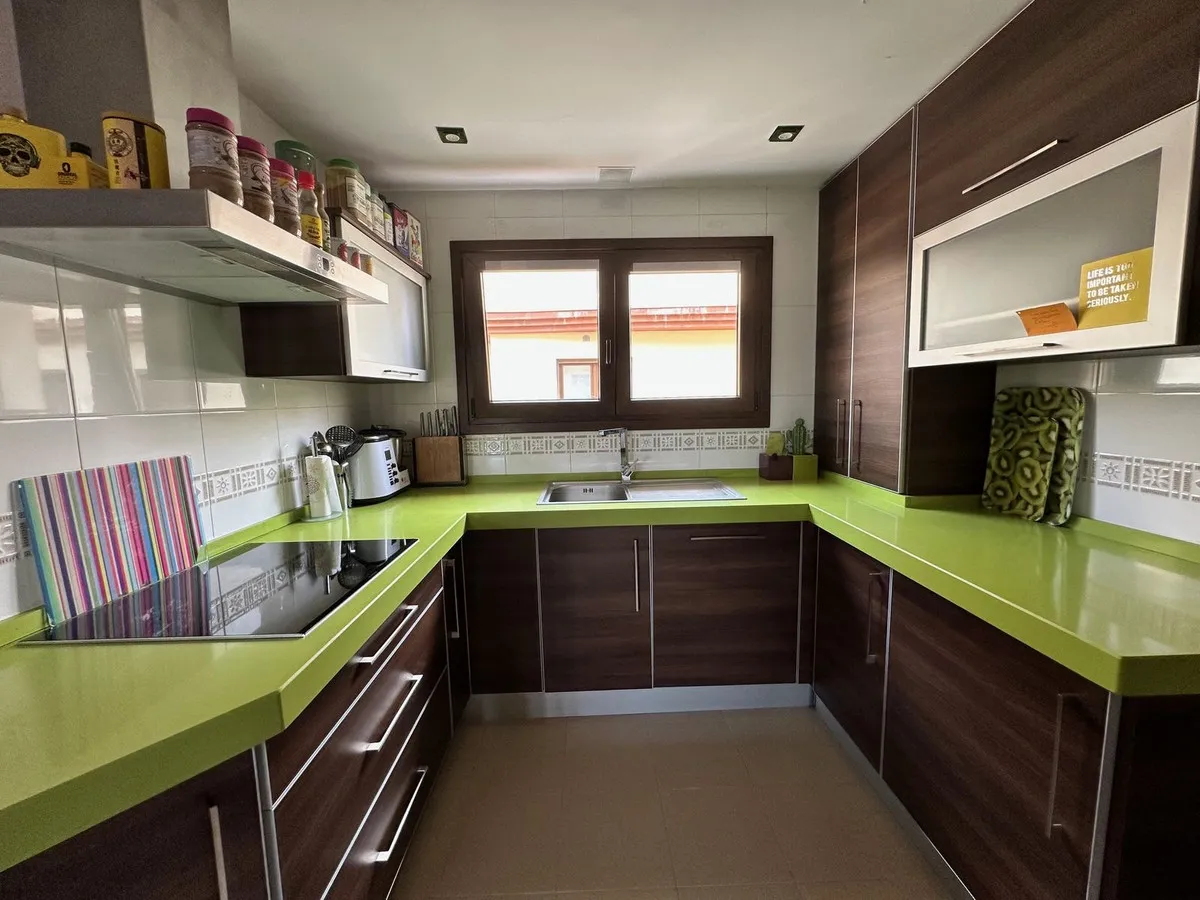 a574b8c2-f836-41aa-ab22-ee1d421f9104