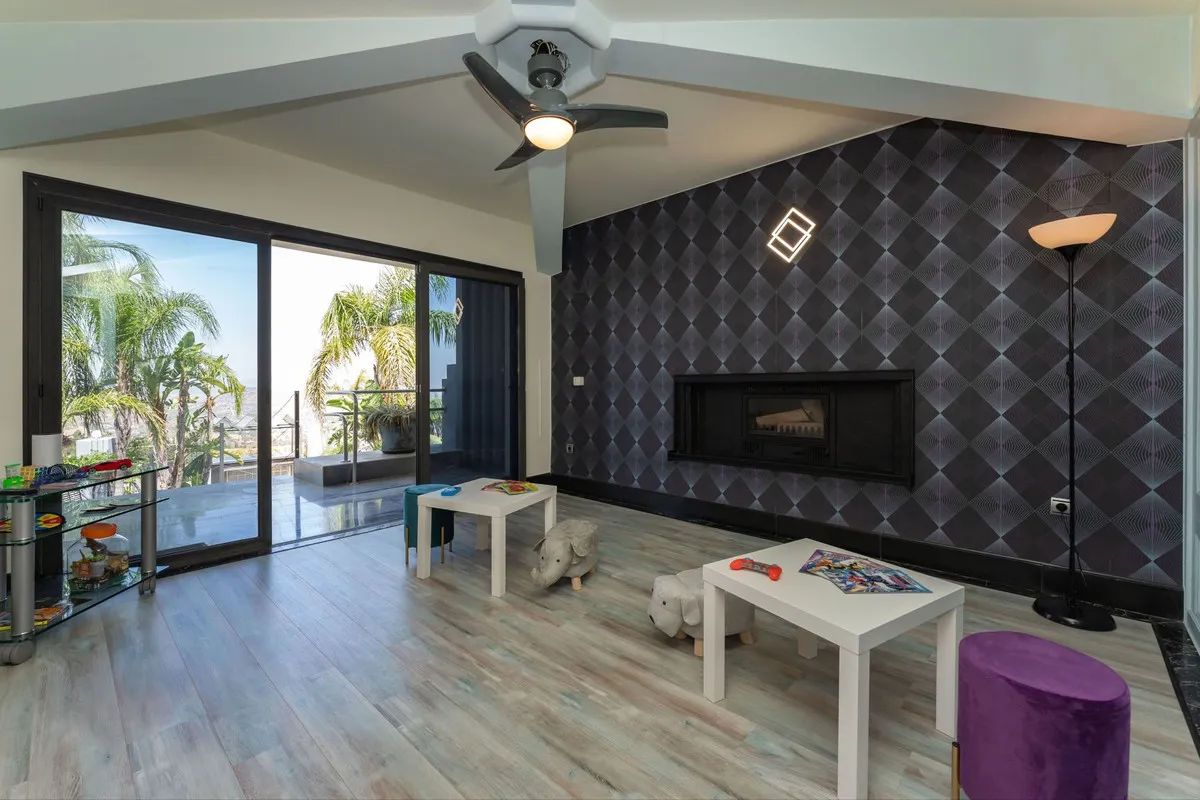 e5a057ba-0196-43e5-9d9a-96fecebeb5fc