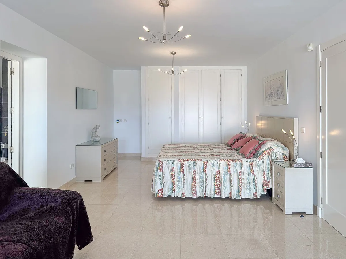 33ca7701-bdf1-4eda-8cce-daa009cd1f9e