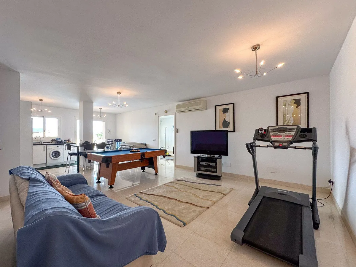 57234855-260d-415b-8b38-9208db5cc08b