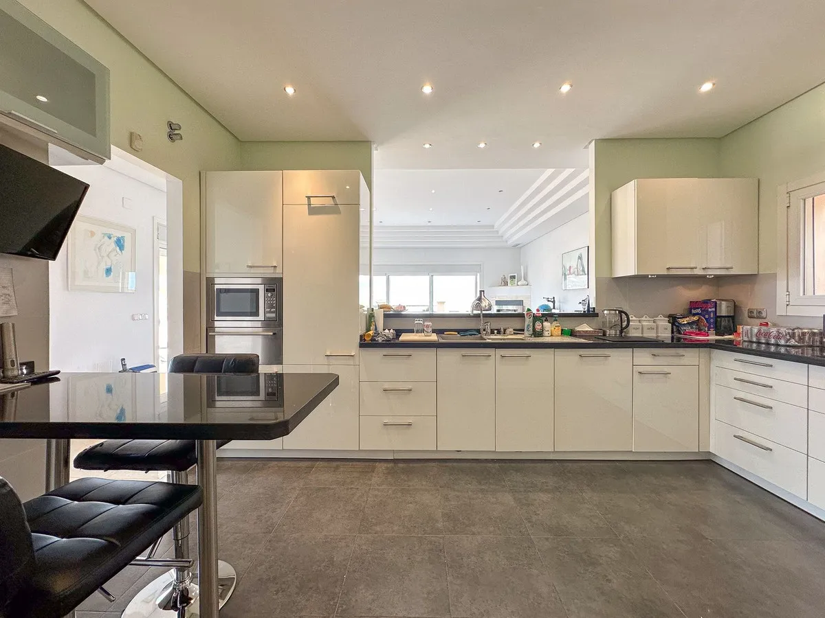 f6d255b7-814a-4f29-94c6-b5cf4528bfff