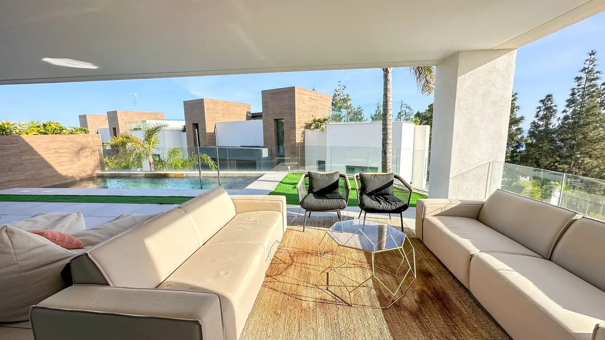 93e8d276-8e63-4c18-9dc0-c281e449d250