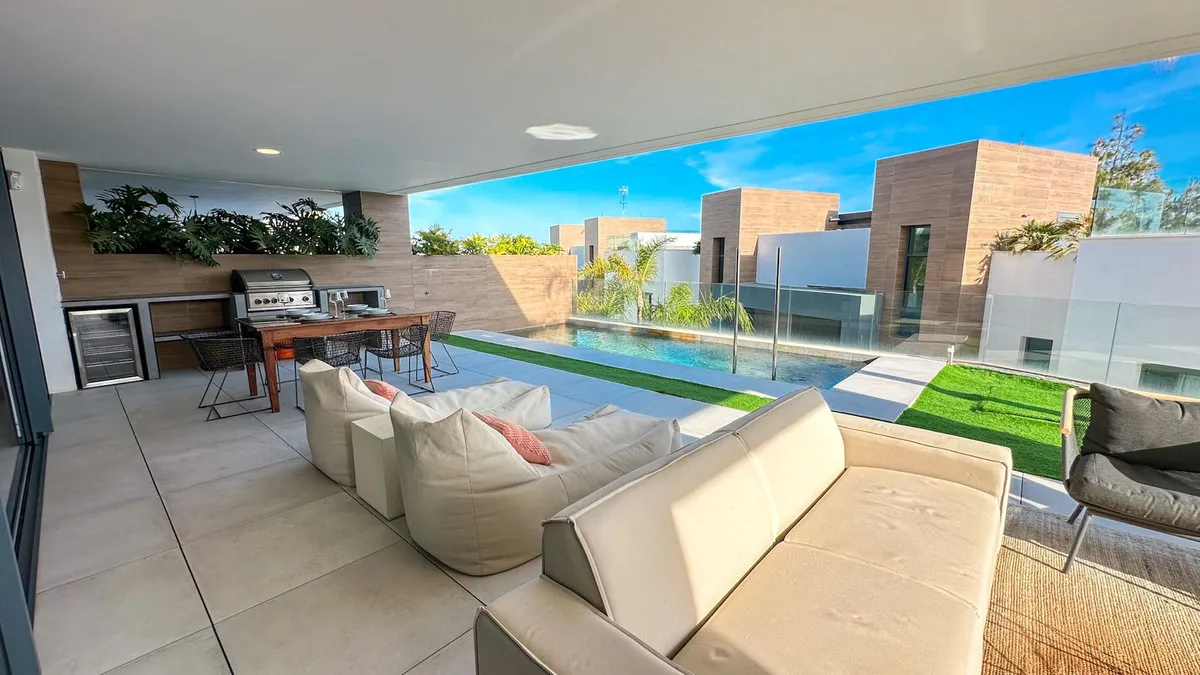 af928c11-cb77-40e4-87cb-b2c186707b56