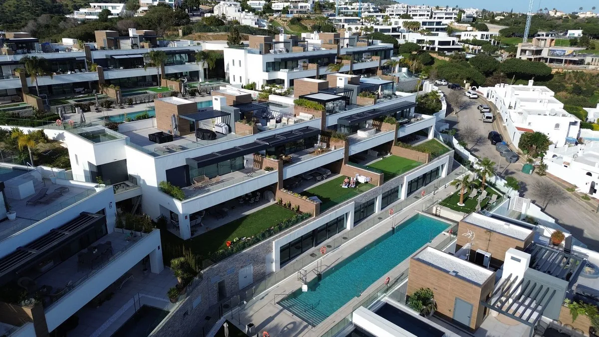 b484551a-c8c4-4cd6-969f-103c719dc7cd