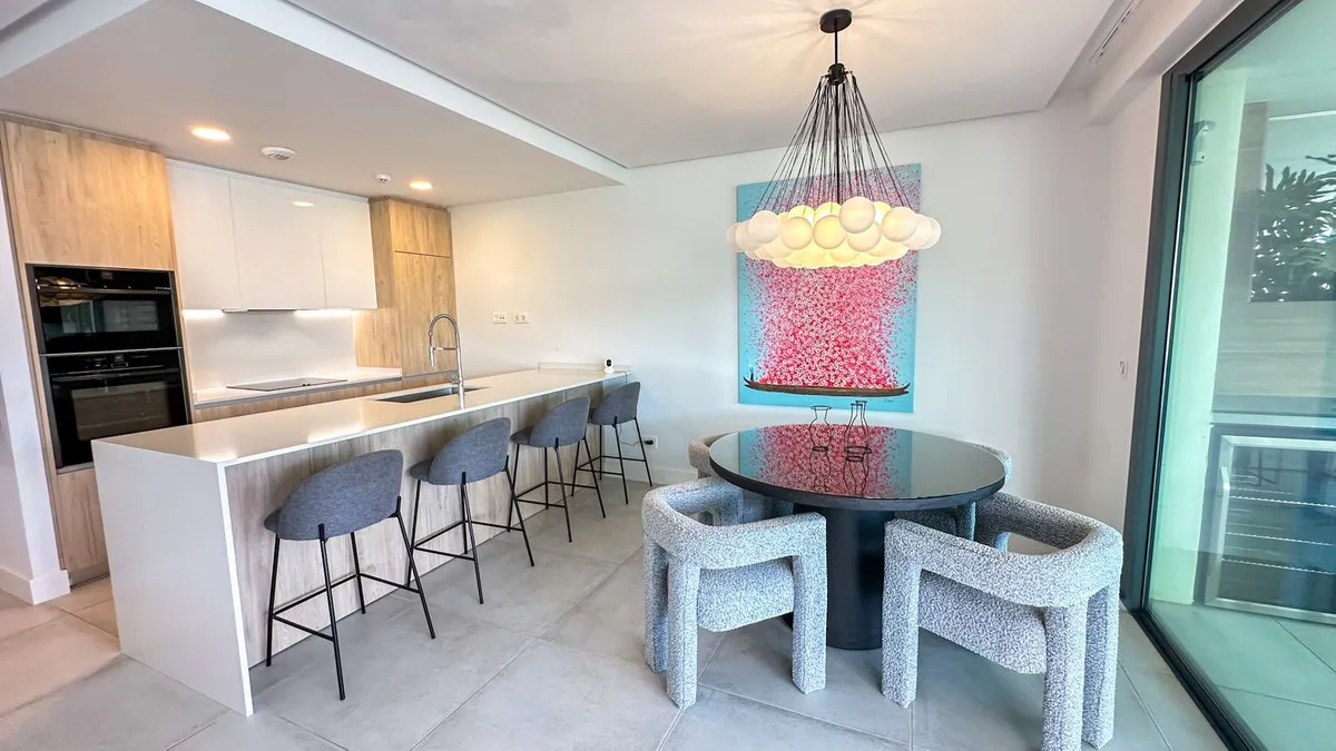 ba060b17-294f-40bb-8228-baa5434d3794