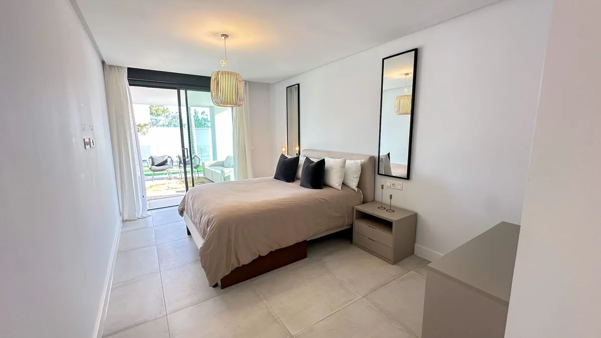 c2048600-b299-43e8-bdc3-64796ee27a58