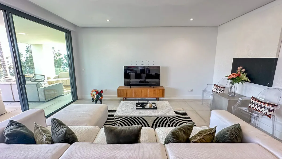 c656c829-82a8-4c3e-a57c-4927e5730045