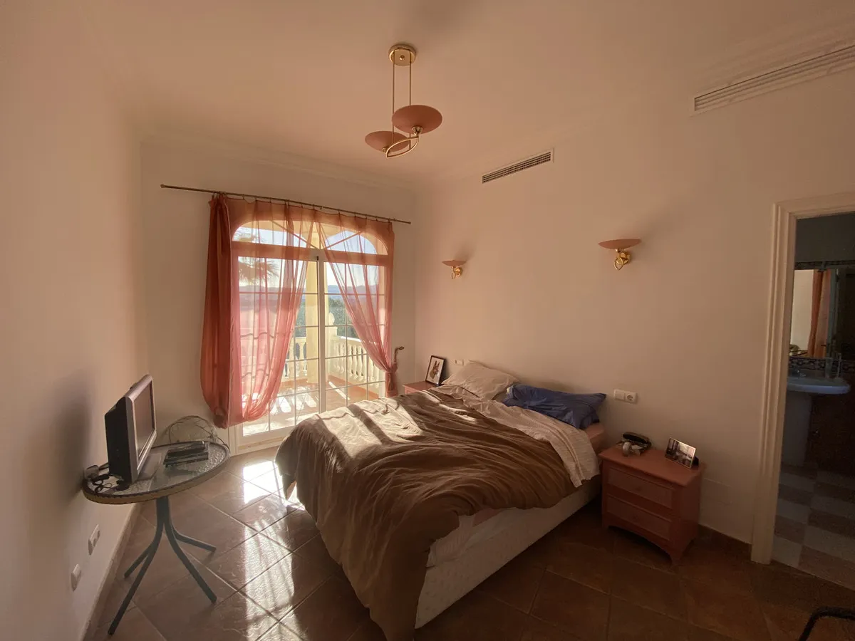 5fd5599a-8b79-42cf-9948-dba75e7a8446