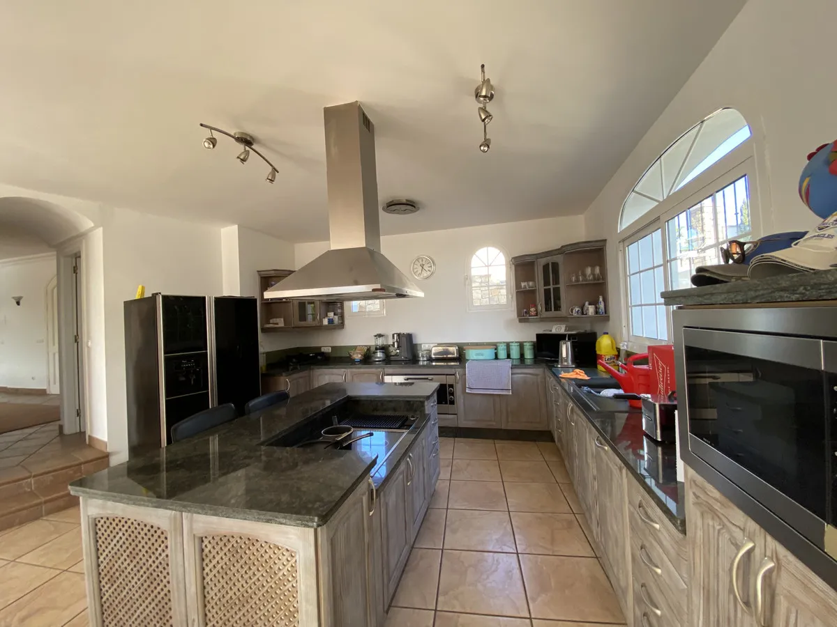 f27619dc-fba3-4dfe-bee5-1934bb032e5c