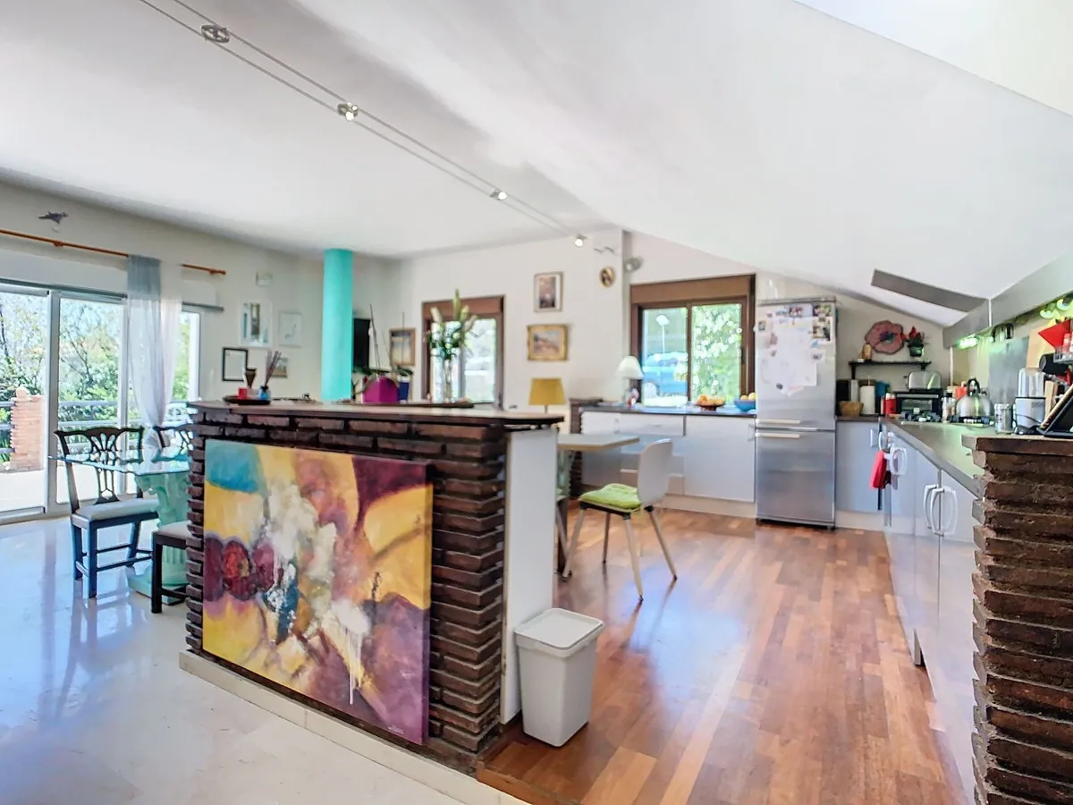 9daf42f3-dcb1-458b-b836-85a4a9bcb70f