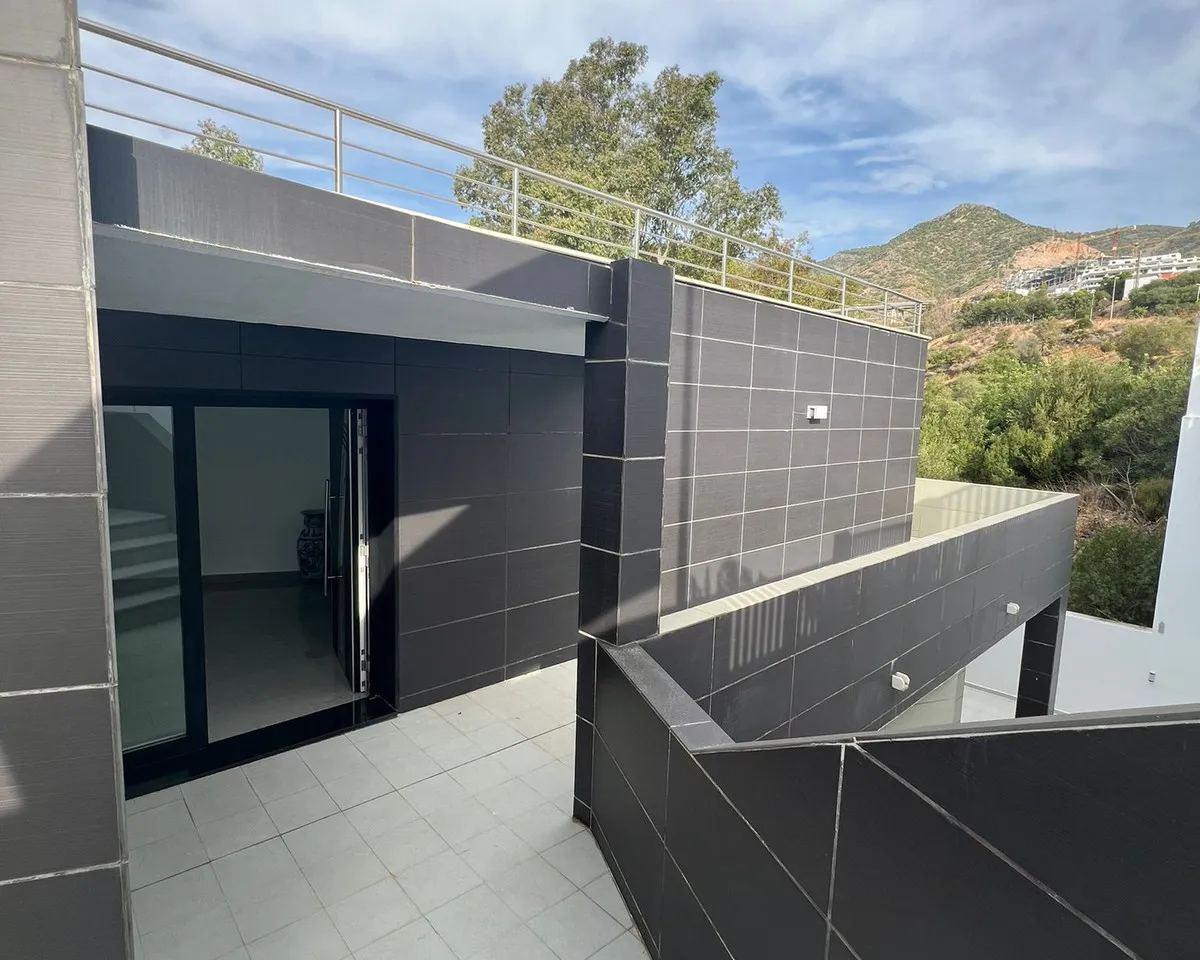 33a4fd99-4246-46b6-8deb-776394fa16bb