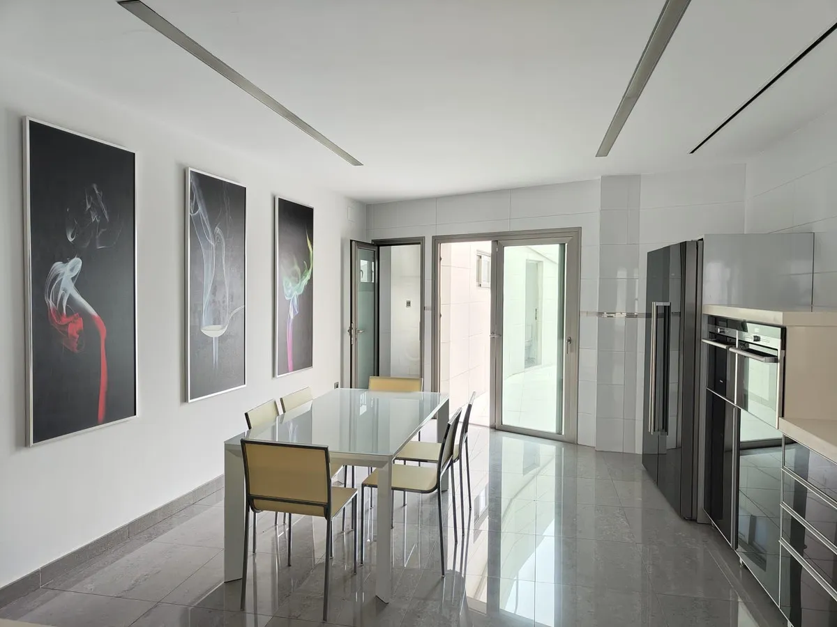 8e7956f5-83ba-4d48-9790-5e562e172358