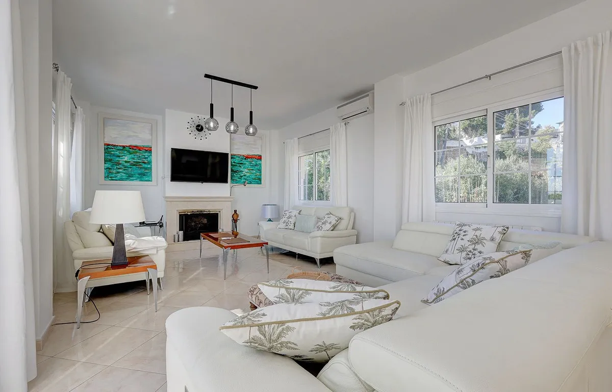 6717e489-067b-42d2-b460-d2078153b7c5