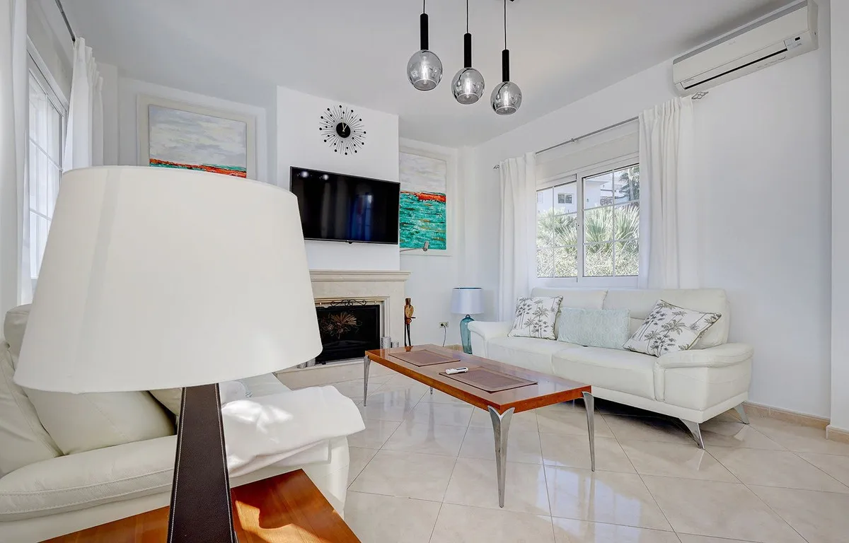 8c5640e5-90b5-42f7-b15a-06a3ca2a2d2a