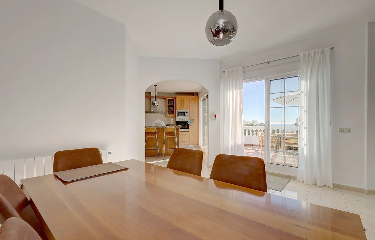 965db989-e032-49ec-ab78-2768d3d06683