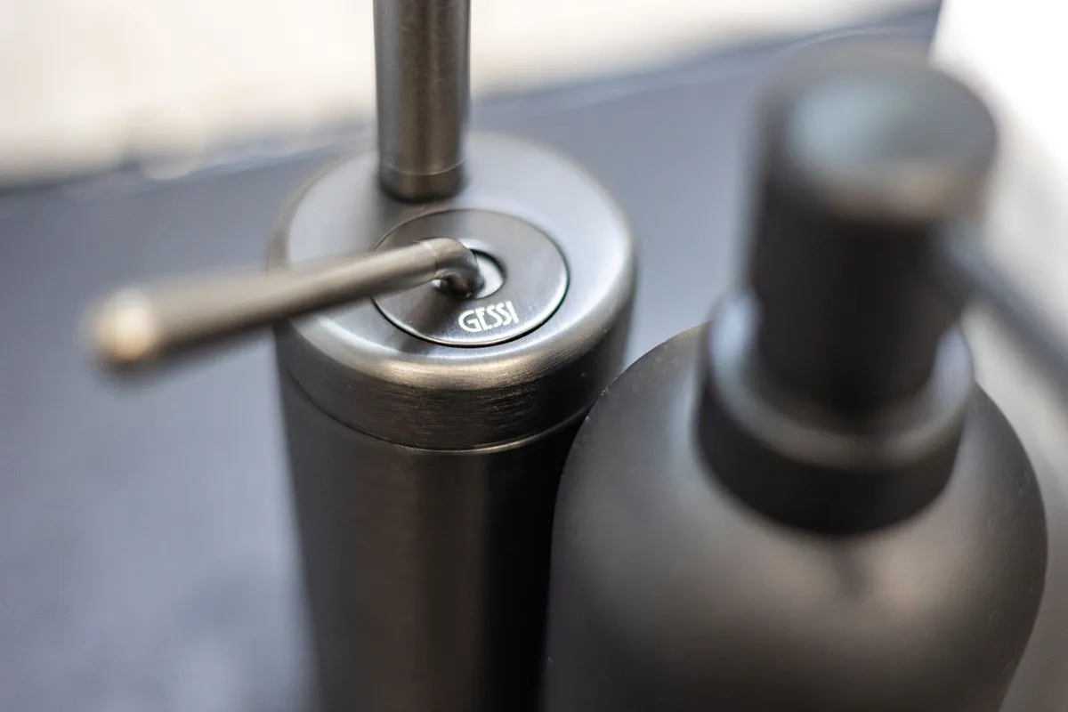 964aa599-906e-44c8-8138-72388412f07e