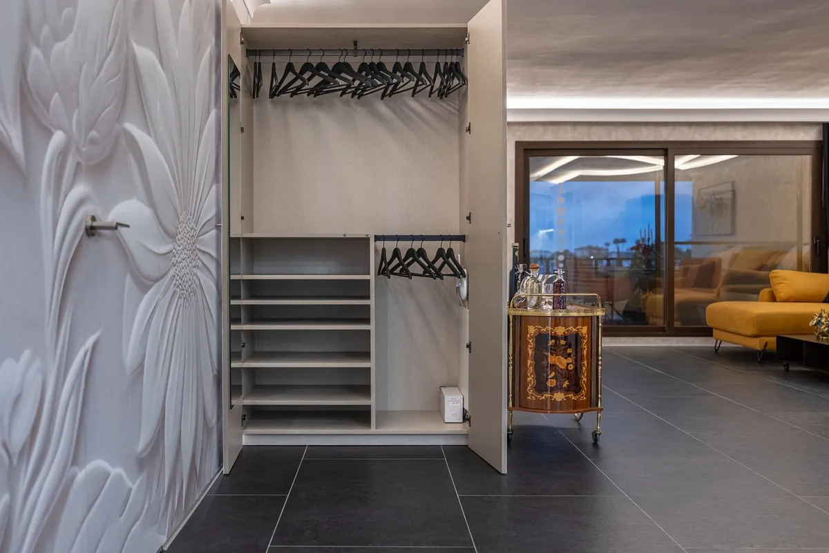 cb315ffb-c5c4-41a3-8ee7-cbfc4c9d5b4a