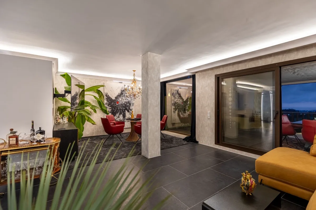 ea882757-68a7-460e-af3c-9bc347032ccb