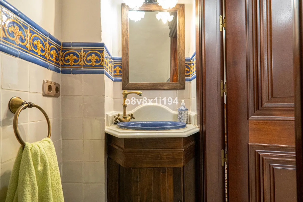 1ab2c358-a6bd-4080-82c4-68ea3961cb82