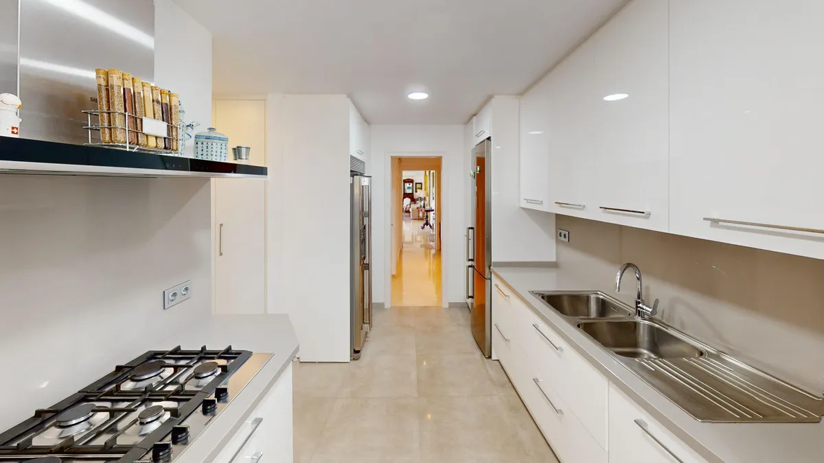 d4a2a170-137d-40c9-814e-0e2e13786d3a