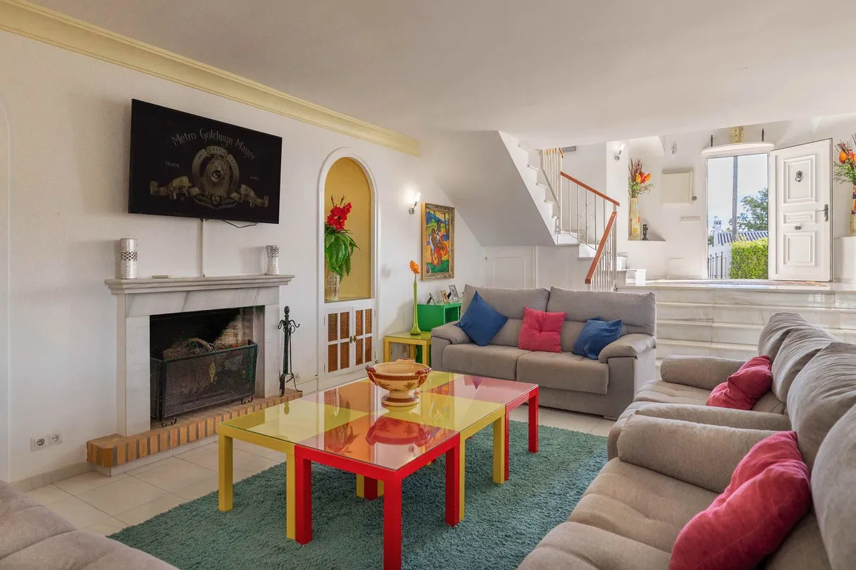 4afc12c0-34bd-4770-8747-803c447e5682