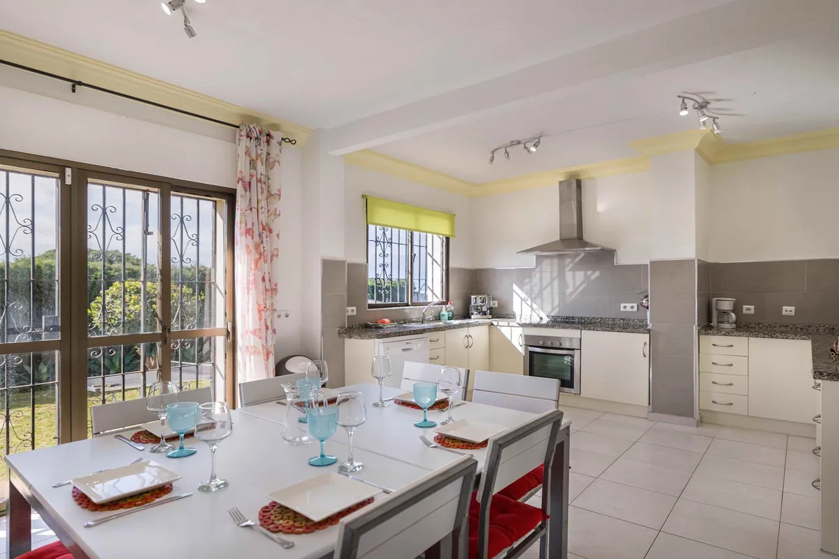 d034f8b3-77a2-4a70-839b-c8f8b2857236