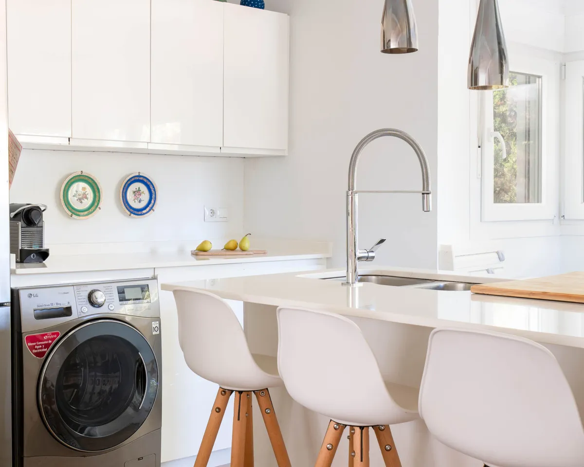 6d6b2b85-ed12-479f-b286-3a74f07a5df9