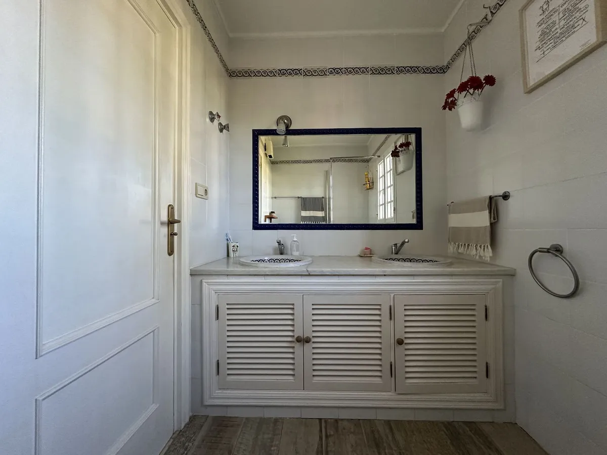 1c3f7d5b-ec0e-4ca1-aca2-61d79d8b1e04