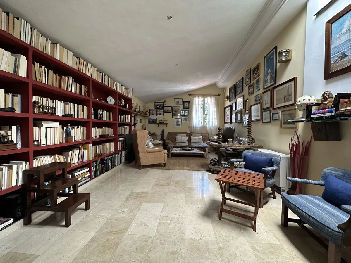 b79a9710-e478-42e7-9ac5-63e75526b8c6