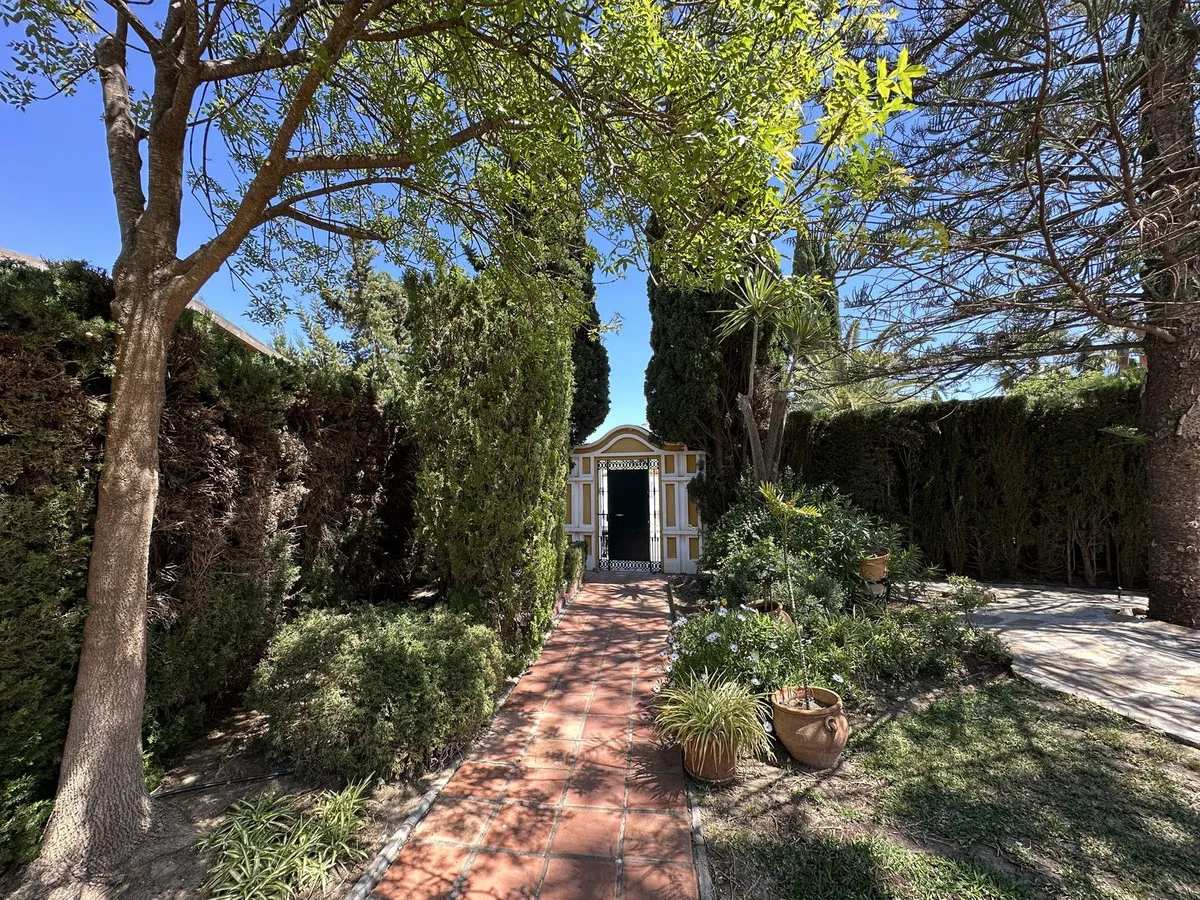 f84a2802-c492-4f51-8d7c-651d8f3a9580