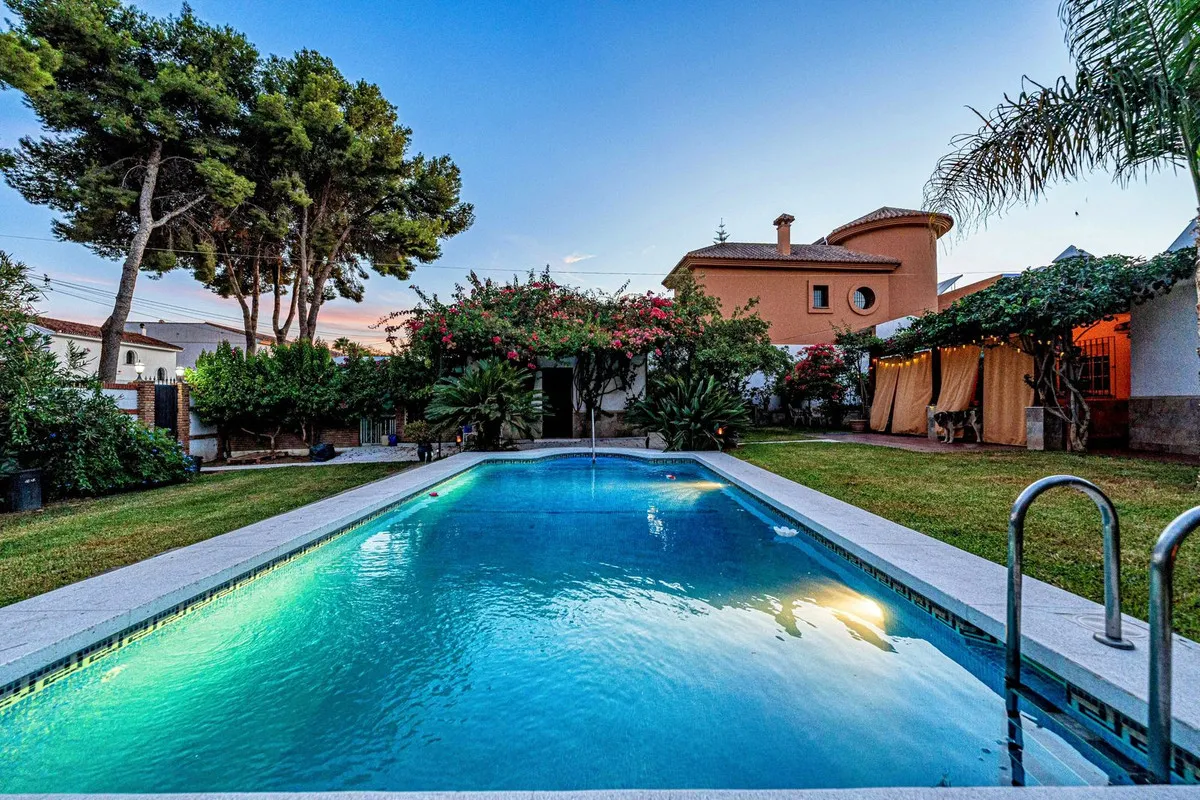 c672b851-1233-4977-9e80-2c6807bcdfe5