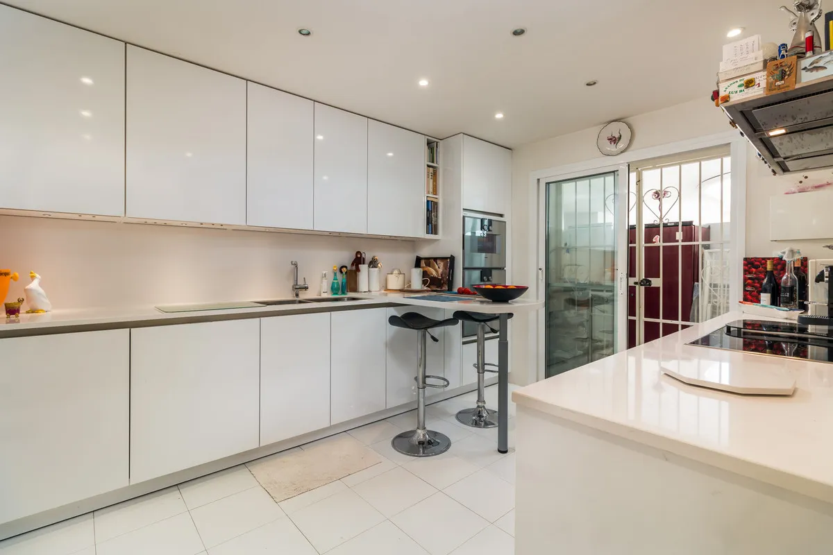 b12778d6-3e4b-4ea8-8ac7-1bc10d107dbe