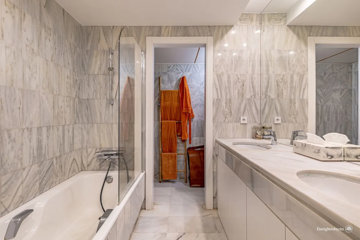 651da0e2-bea8-43bb-8655-e2a72165135f