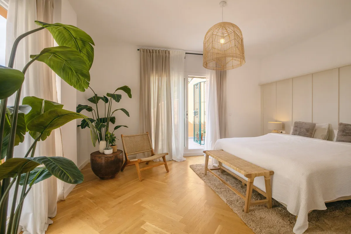 6dc93410-5596-4300-9ac4-5413a4335483