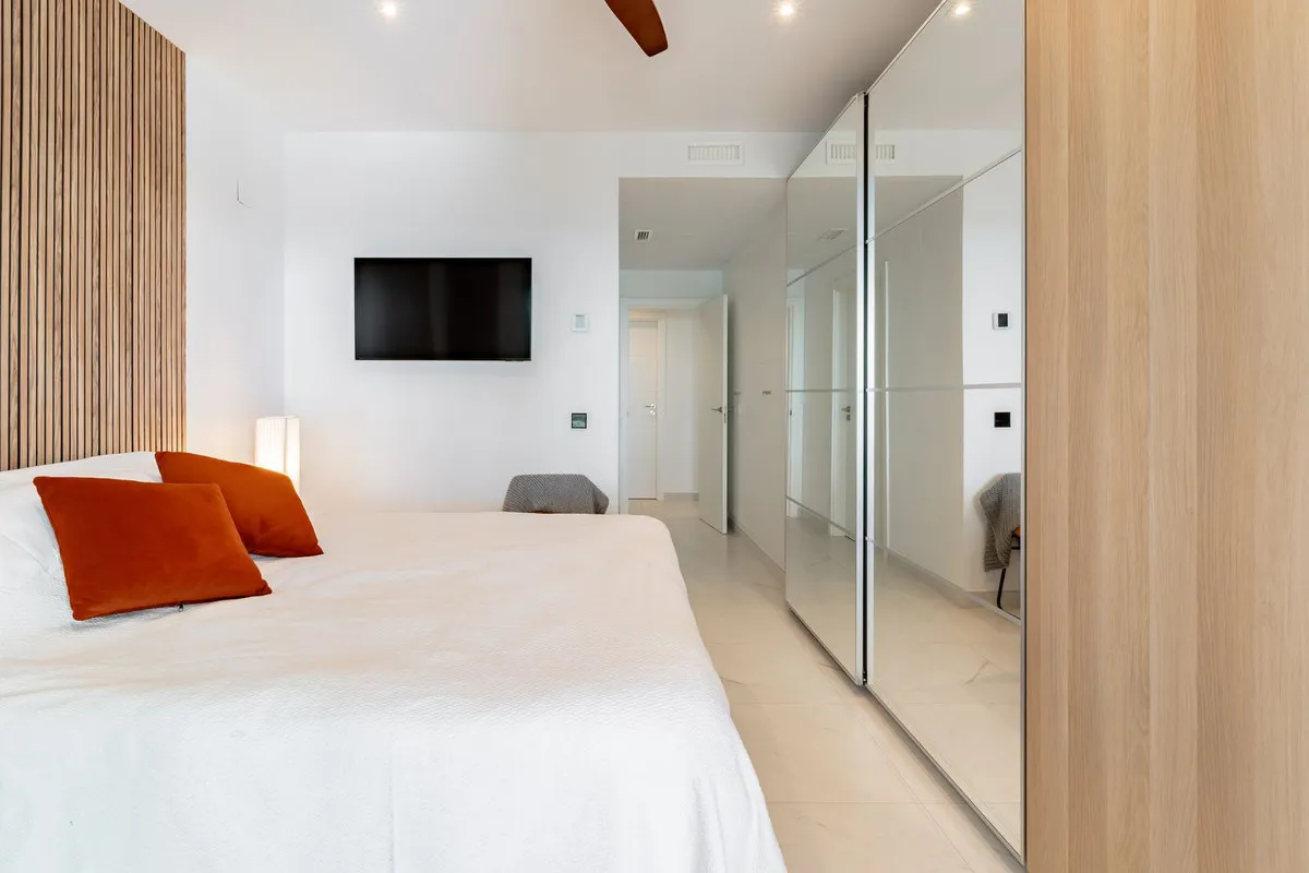 32560ee1-6dc8-4ff2-925a-b3215a38acf0