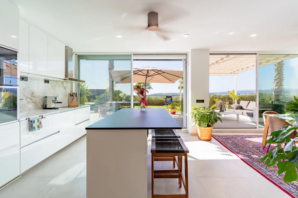 ca209b20-94d1-4a87-928c-2fc3e88a72d1