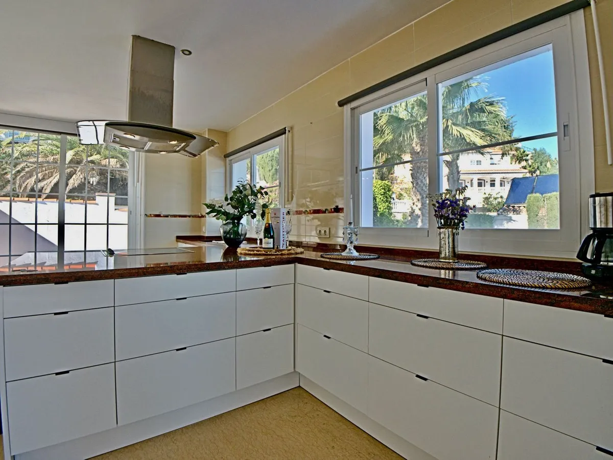 321ea1b1-075d-49de-b971-619ba019238f