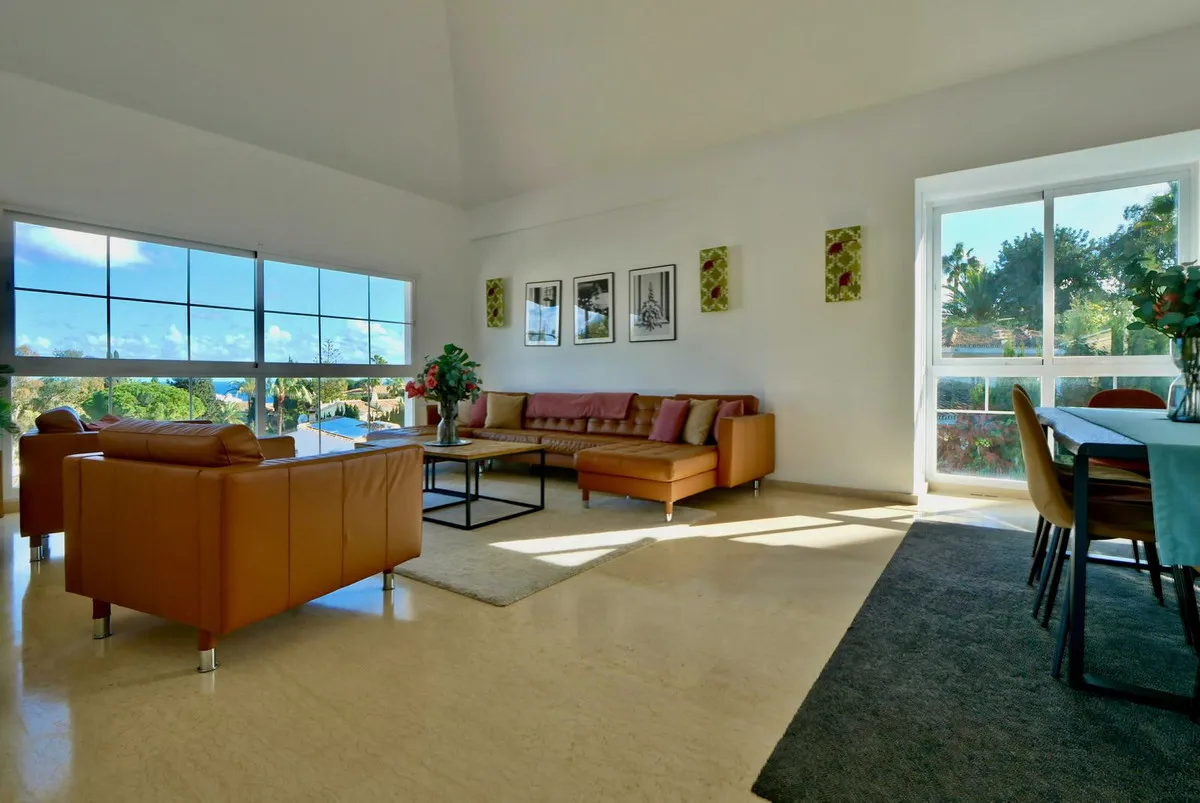 64a0d5fa-0518-4d99-9431-c9859433b853