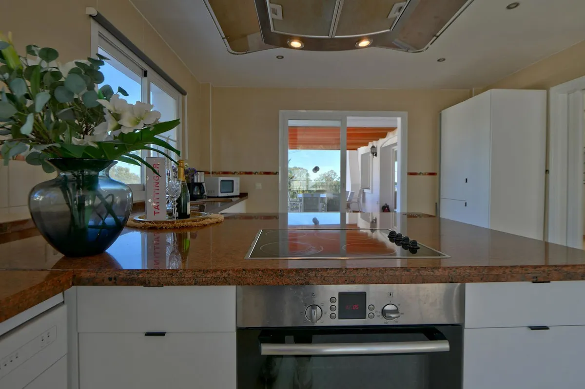 f80e9a4b-3ed4-4aa1-a2a8-189d20016df2