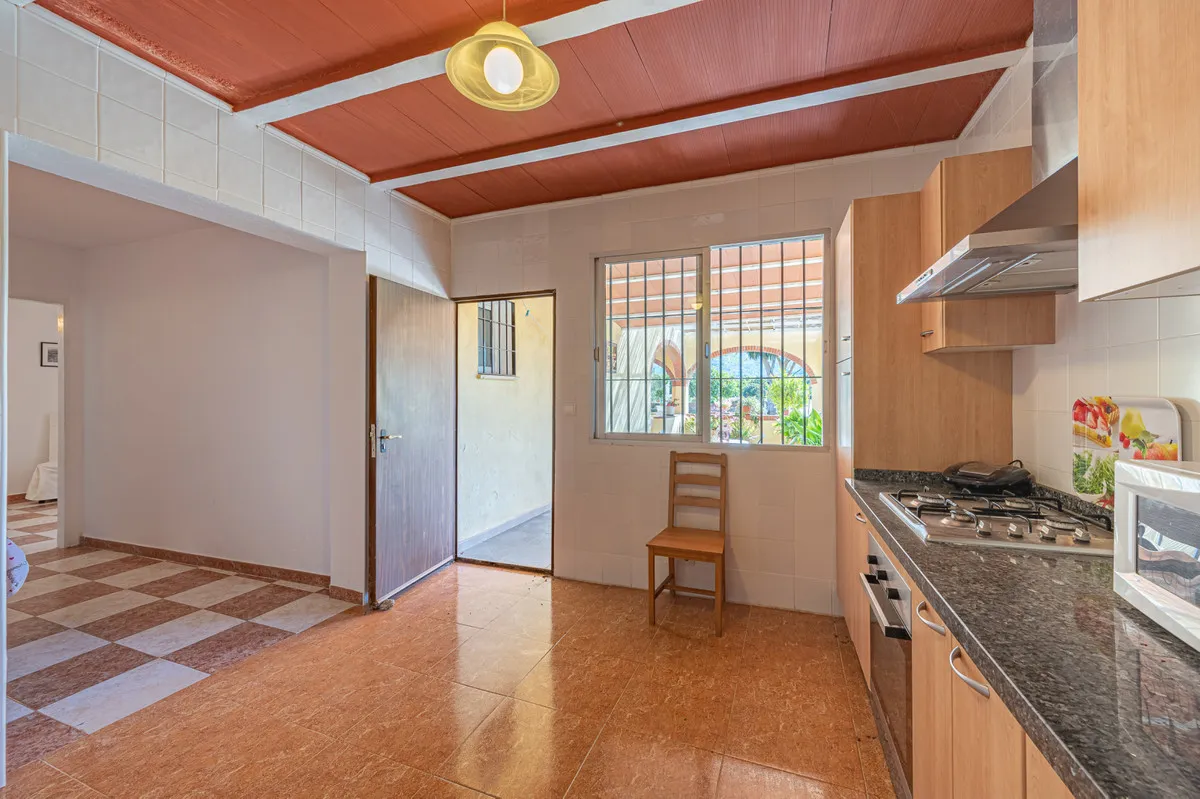 79633629-0a0c-4cbf-b2f6-a21e7f9a1313