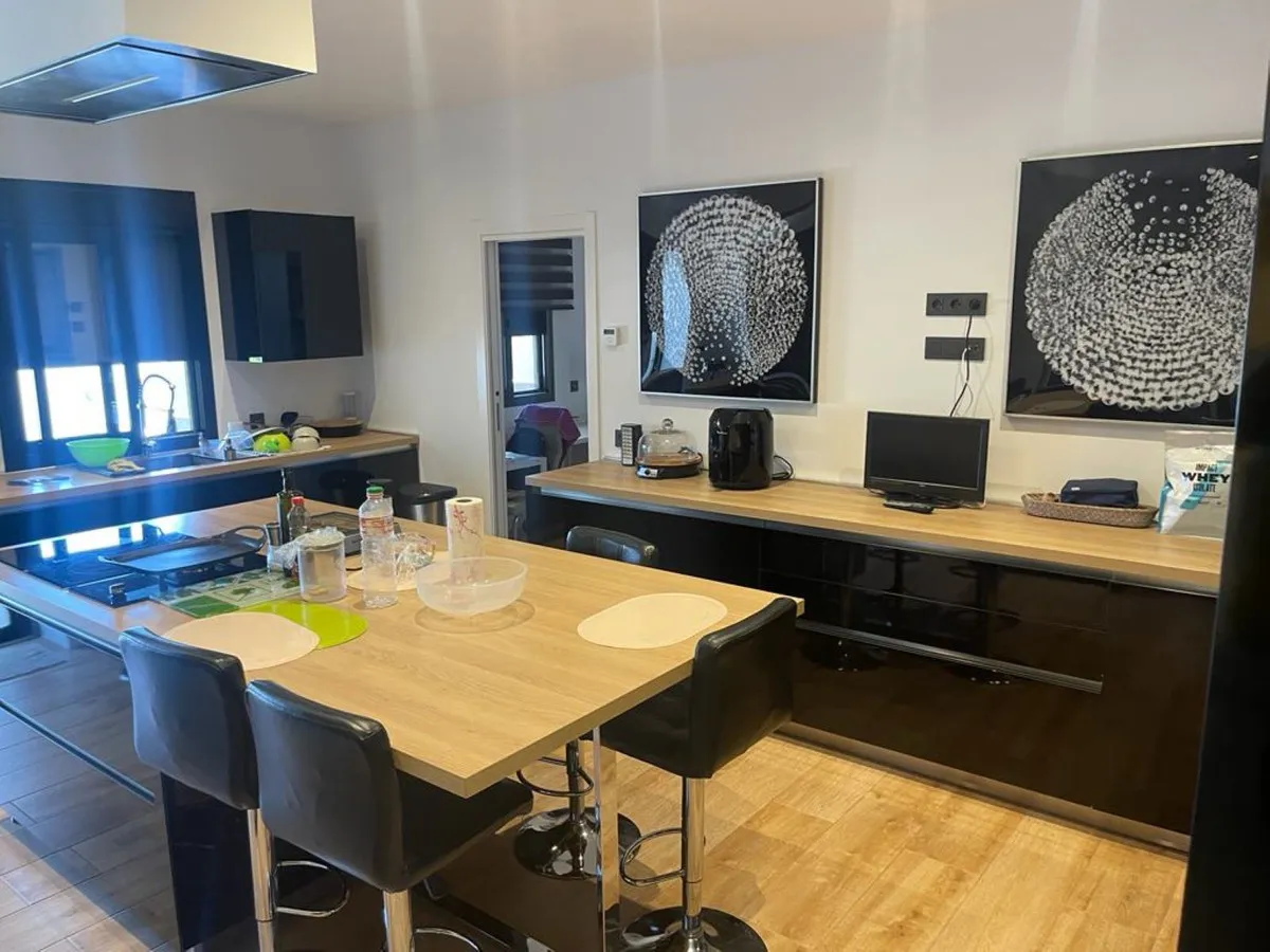 b1eb5798-59d6-4aee-8408-780c9b01a8ab